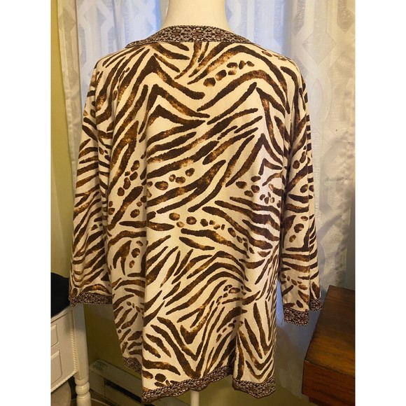 Ladies Alfred Dunner Animal Print Zebra Embellished Sequins 3/4 Sleeve Top - Picture 2 of 7